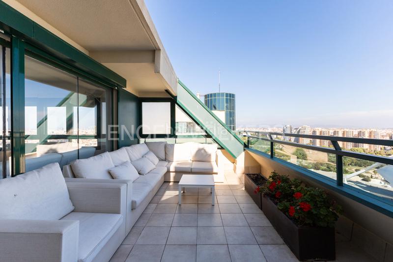 Foto 1670a569-3ccf-4d9c-95e2-3bfa3410760b. Àtic amb calefacció aparcament piscina a Ciutat de les Ciències i de les Arts - Justicia Valencia