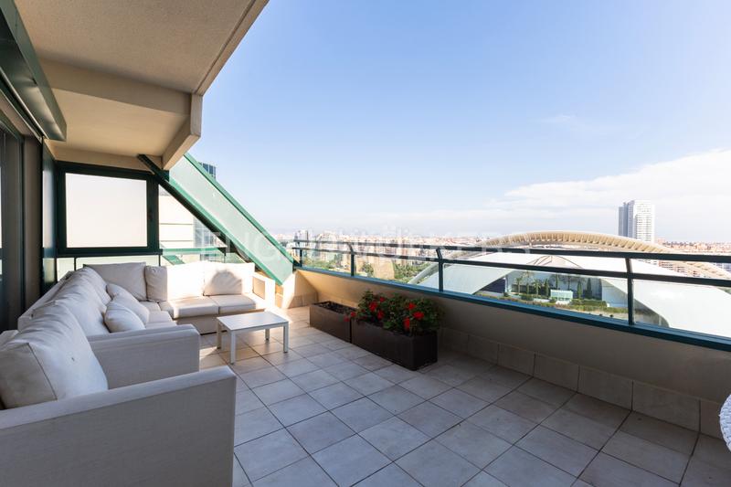 Foto 4484bf07-10f4-43b7-8d95-be6c89f9368c. Àtic amb calefacció aparcament piscina a Ciutat de les Ciències i de les Arts - Justicia Valencia