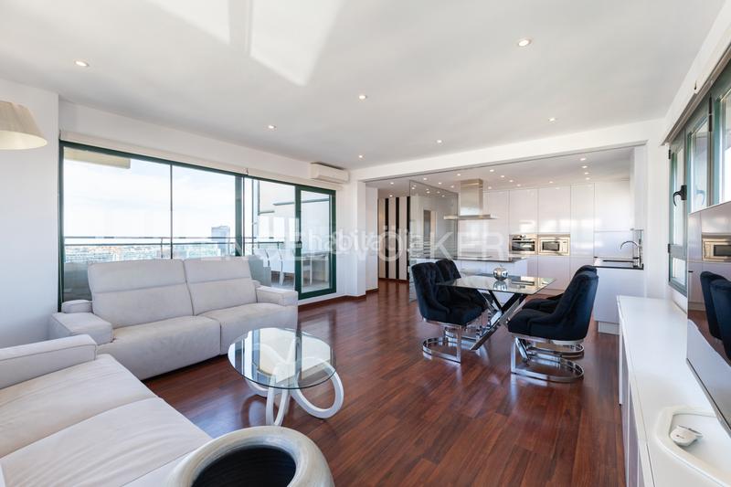 Foto 5d960fff-e0e3-4ca0-8dd9-d7f7c932351a. Àtic amb calefacció aparcament piscina a Ciutat de les Ciències i de les Arts - Justicia Valencia