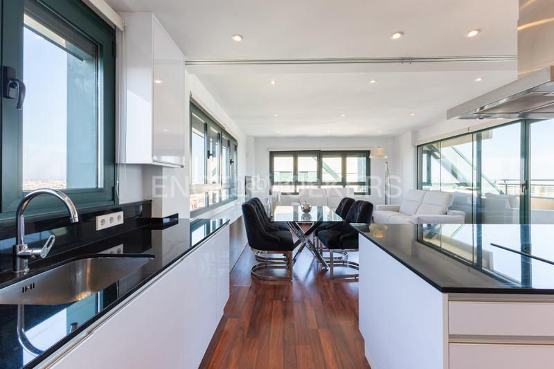 Foto 5f58e642-4f63-449e-9e4d-8f597417f863. Àtic amb calefacció aparcament piscina a Ciutat de les Ciències i de les Arts - Justicia Valencia