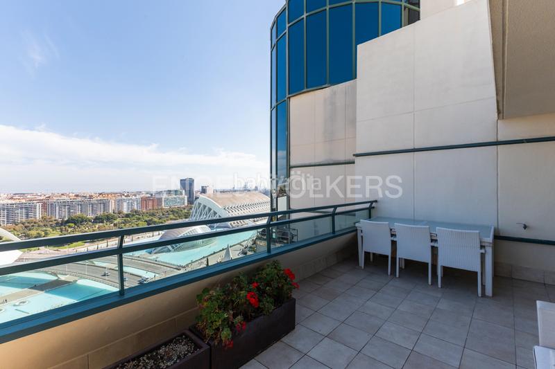 Foto 7800ad11-5714-4591-8ed4-b4d3d7a09337. Àtic amb calefacció aparcament piscina a Ciutat de les Ciències i de les Arts - Justicia Valencia