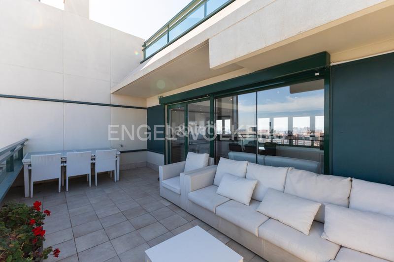 Foto 9caccd8b-ed41-4de4-8a62-3f368389a41c. Àtic amb calefacció aparcament piscina a Ciutat de les Ciències i de les Arts - Justicia Valencia