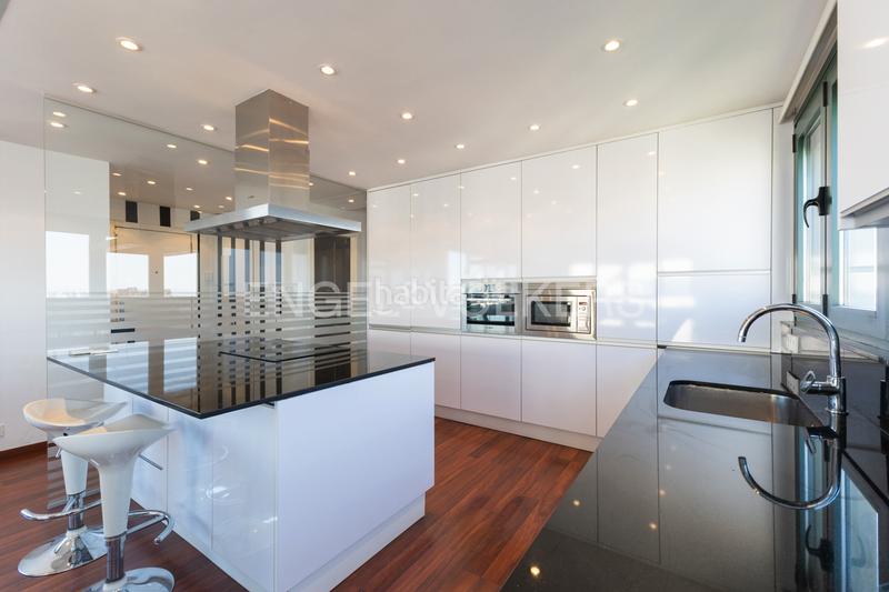 Foto a247dec0-f5e3-4524-8069-788015436d07. Àtic amb calefacció aparcament piscina a Ciutat de les Ciències i de les Arts - Justicia Valencia