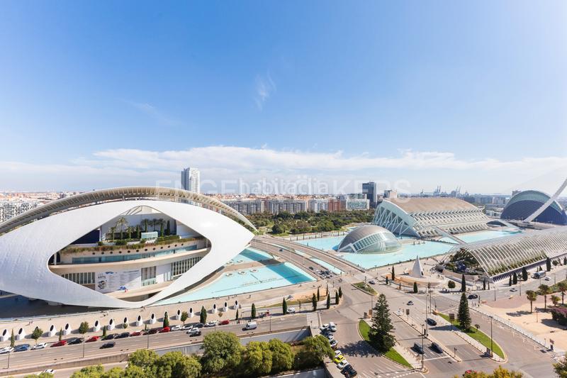 Foto c995d3bf-4168-448b-ac2e-cc62c8024f5a. Àtic amb calefacció aparcament piscina a Ciutat de les Ciències i de les Arts - Justicia Valencia