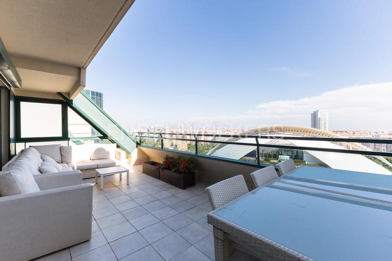 Foto d4d7b0f5-4126-4785-98db-2251da0c2a07. Àtic amb calefacció aparcament piscina a Ciutat de les Ciències i de les Arts - Justicia Valencia