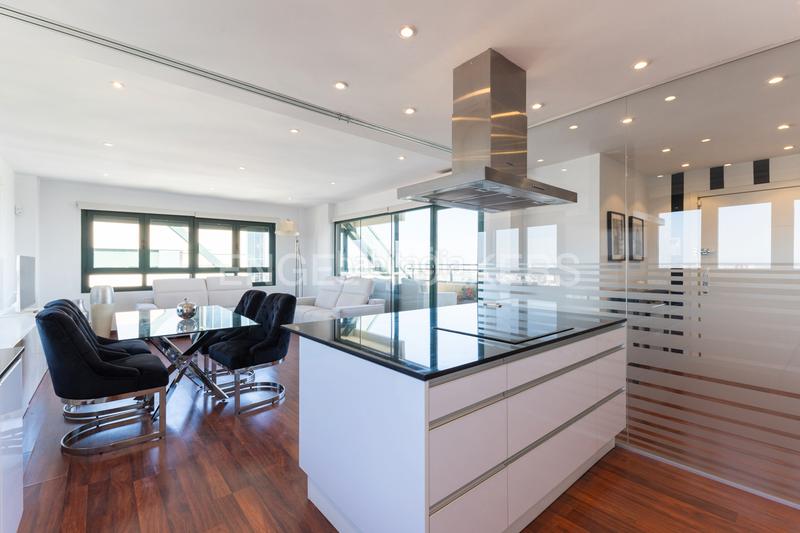 Foto e577dddf-2aac-4997-9433-4d5935da5b71. Àtic amb calefacció aparcament piscina a Ciutat de les Ciències i de les Arts - Justicia Valencia