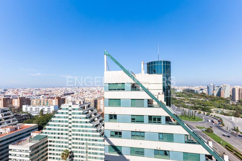 Foto f3e8cd82-a6cc-48b8-97fe-0b383f9c5f21. Àtic amb calefacció aparcament piscina a Ciutat de les Ciències i de les Arts - Justicia Valencia