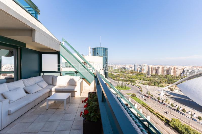 Foto fd438fa3-0d5f-4249-a65a-c13f47d404f4. Àtic amb calefacció aparcament piscina a Ciutat de les Ciències i de les Arts - Justicia Valencia