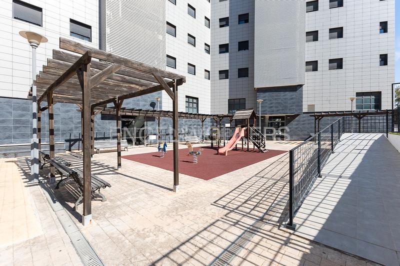 Foto 2c9c3132-f7f3-4129-ae27-0a6f584a2edc. Apartament amb calefacció aparcament piscina a Parc Central Torrent