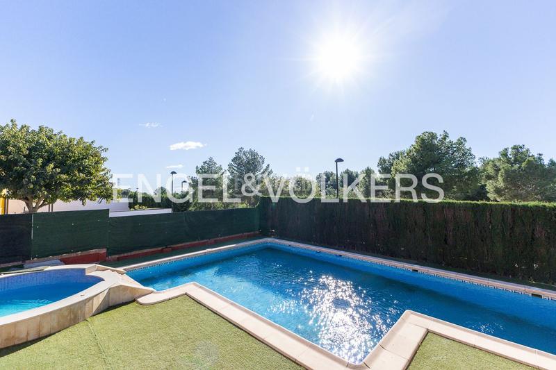 Foto 21179e68-7a58-4154-aaa3-aa3b33b5edfb. Affitto casa con riscaldamento parcheggio piscina in Torrent