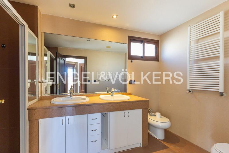 Foto f3dc5a6a-8dab-4472-887c-e0c2e54fb038. Affitto casa con riscaldamento parcheggio piscina in Torrent