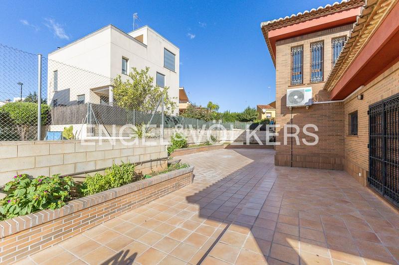 Foto 5d499e38-93a2-4bef-81fb-6fbef001ee57. Rent house with heating parking pool in El Vedat - Santa Apolonia Torrent