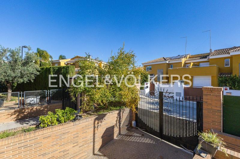 Foto 725fa03b-8e3d-4b2b-8133-5d708e7385a9. Rent house with heating parking pool in El Vedat - Santa Apolonia Torrent