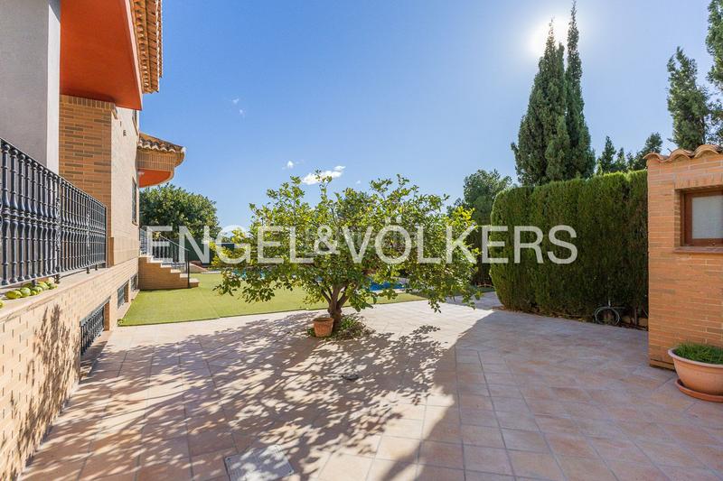 Foto e9a9a9e9-2795-4e2a-bcea-ee251513e715. Rent house with heating parking pool in El Vedat - Santa Apolonia Torrent