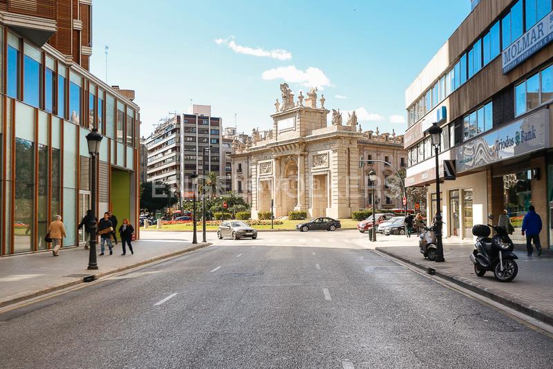 Foto 8e2ab29e-5d59-4651-9f7b-43cef3a6d35b. Apartament amb calefacció aparcament a Russafa Valencia