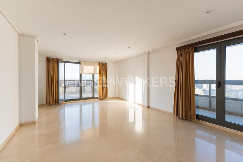 Foto 07f44463-eecb-4a97-86f5-d6d38658b9ef. Attico con riscaldamento parcheggio piscina in Sant Pau Valencia