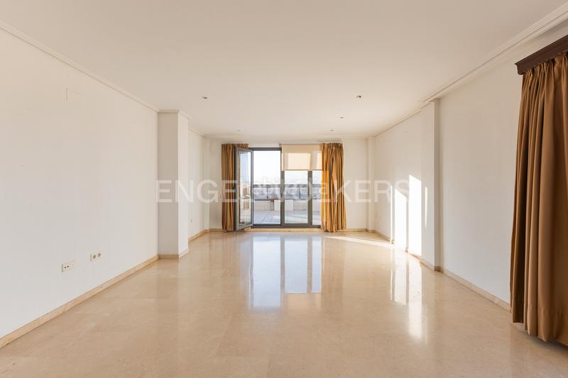 Foto 38a8e24d-7704-4acf-a6af-3d68d93b9af6. Attico con riscaldamento parcheggio piscina in Sant Pau Valencia