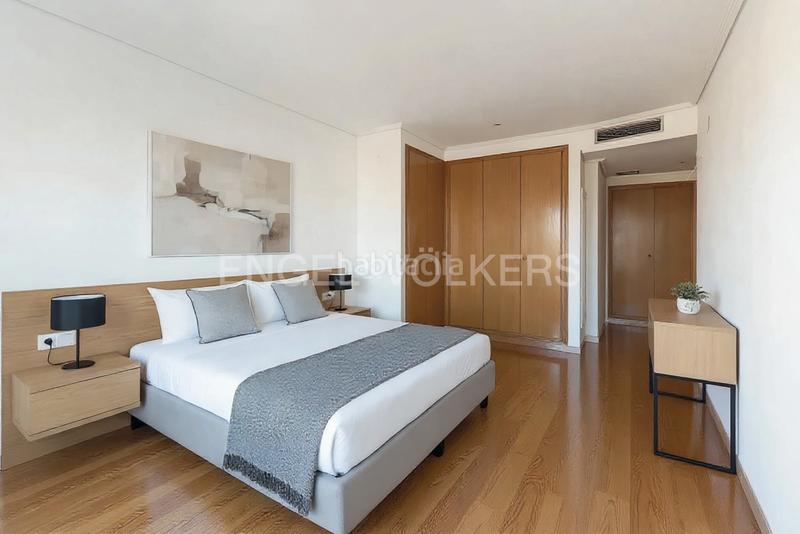 Foto 613a7fee-5f85-4097-88fe-c75ac04637a3. Attico con riscaldamento parcheggio piscina in Sant Pau Valencia