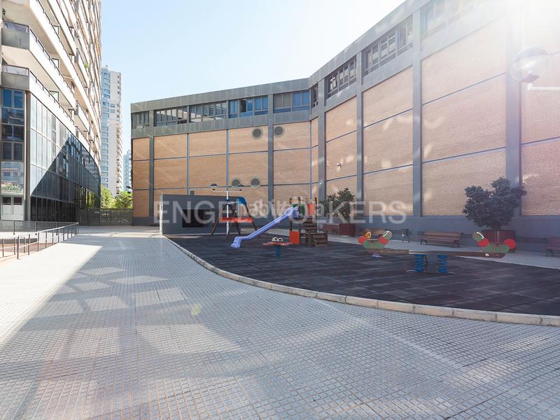 Foto 6a69dbf8-1682-4618-b59e-a46003ce6aa9. Attico con riscaldamento parcheggio piscina in Sant Pau Valencia