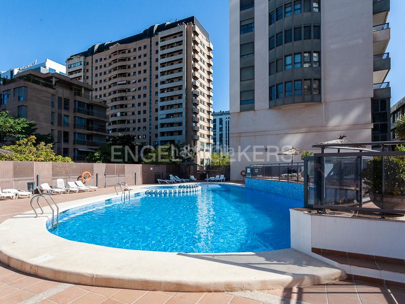 Foto af1d2c16-bd32-45ff-8404-e9f348cd1f72. Attico con riscaldamento parcheggio piscina in Sant Pau Valencia