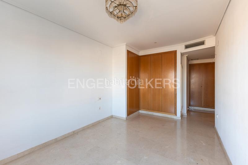 Foto bbc02c7f-6023-49ff-b798-5d2242334b99. Attico con riscaldamento parcheggio piscina in Sant Pau Valencia