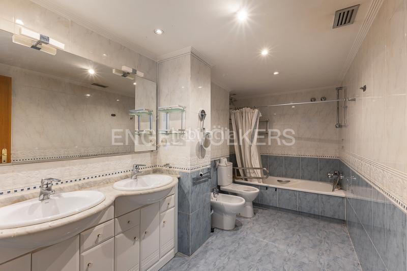 Foto bc6e84f0-0e6a-466a-b9fe-5d58ed032f65. Attico con riscaldamento parcheggio piscina in Sant Pau Valencia