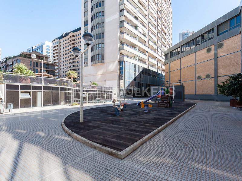 Foto f1dee017-5bb2-4973-b5ab-d9e66989761c. Attico con riscaldamento parcheggio piscina in Sant Pau Valencia