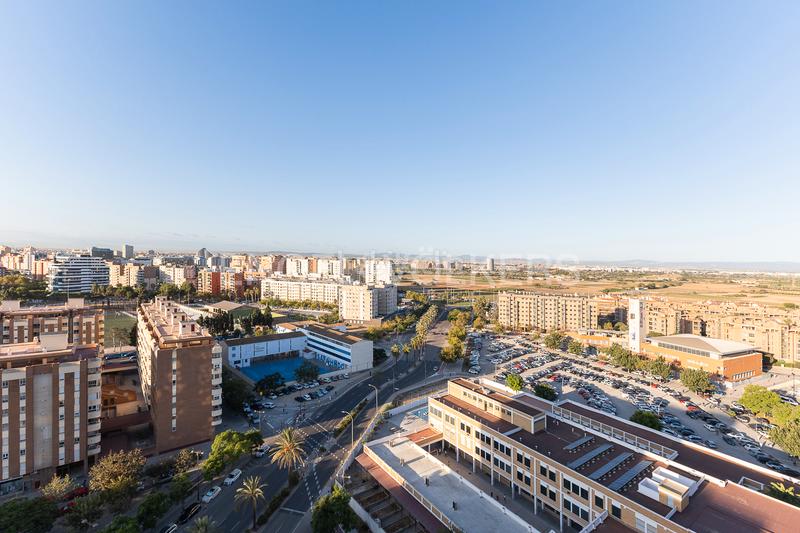 Foto f1f9a8ba-9cc3-4acb-a7ff-6e36a69f186e. Attico con riscaldamento parcheggio piscina in Sant Pau Valencia