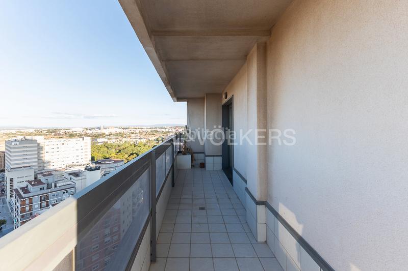 Foto fe6e5b61-f4dd-4a5a-8050-9933c85cf87f. Attico con riscaldamento parcheggio piscina in Sant Pau Valencia