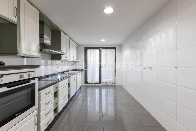 Foto fe85da16-0b6f-436f-a3dd-6d22657eecd2. Attico con riscaldamento parcheggio piscina in Sant Pau Valencia