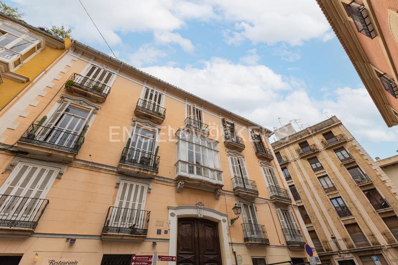Foto 670cd1f4-b005-4adb-a6f4-0e38190998b3. Apartamento precioso piso en un edificio emblematico del carmen en Valencia