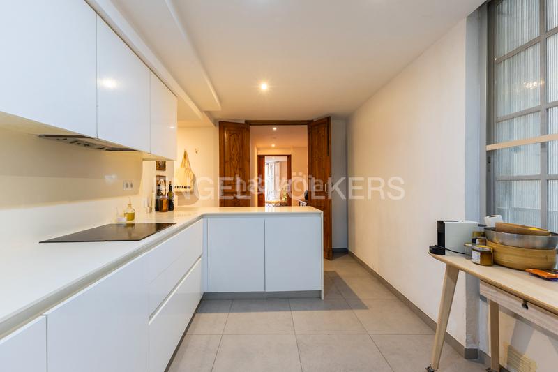 Foto cd918d8e-06f6-41dc-adde-b1de2f018352. Apartamento precioso piso en un edificio emblematico del carmen en Valencia