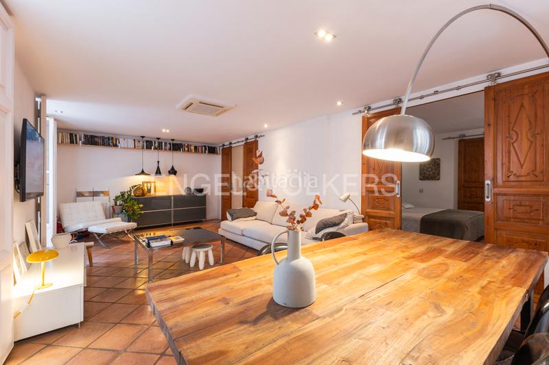 Foto cf38a7af-b297-4402-8810-c407c236311c. Apartamento precioso piso en un edificio emblematico del carmen en Valencia