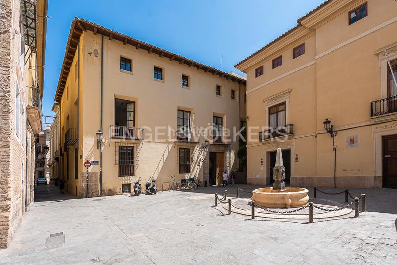 Foto dbd2059c-a51c-47d0-9c9f-3758a31b45cf. Apartamento precioso piso en un edificio emblematico del carmen en Valencia