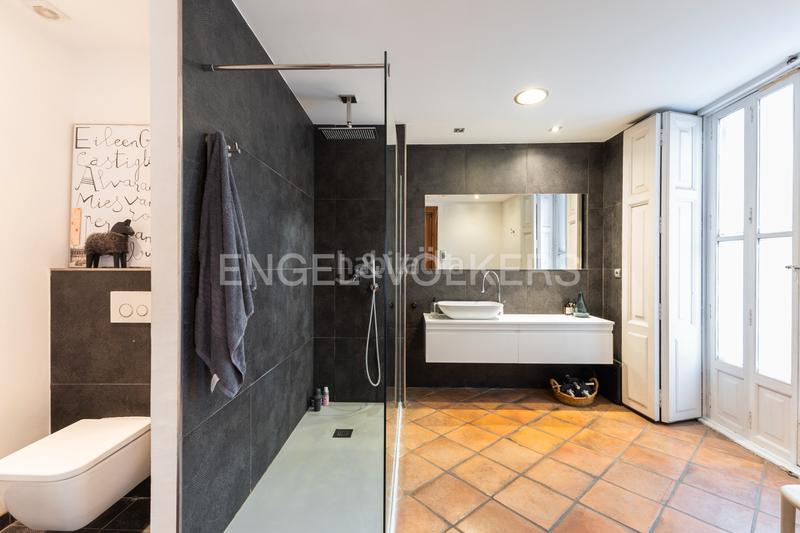 Foto e207ff50-8152-46d7-90af-c10b325cba54. Apartamento precioso piso en un edificio emblematico del carmen en Valencia