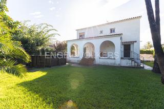 Maison à Heliópolis. Exquisita residencia en benicàssim confort mediterráneo con jard
