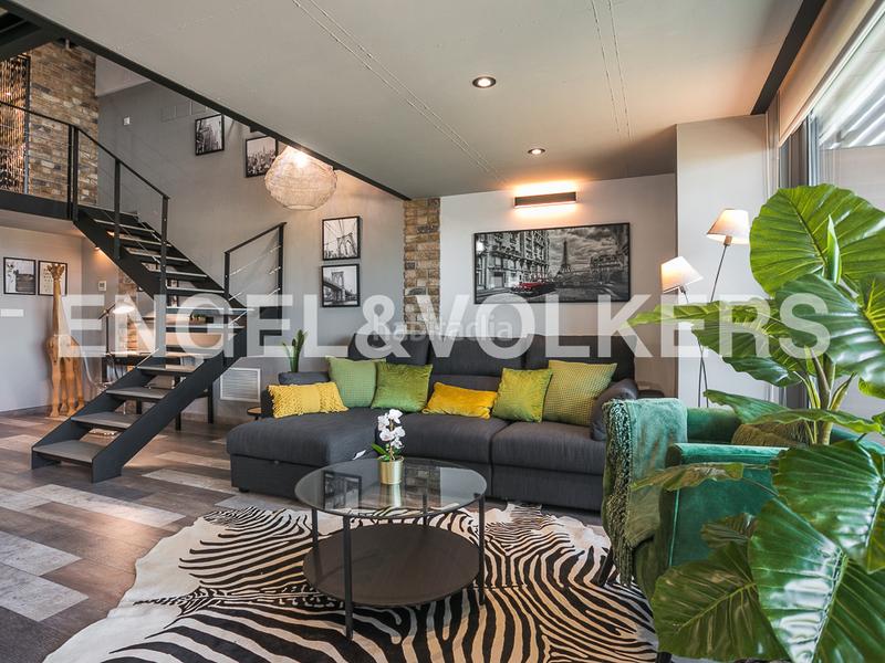 Foto 57ea9e0f-2809-41f6-b37e-d70b805aa2cf. Alquiler loft impresionante ático dúplex en patraix en Valencia