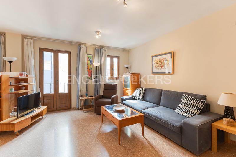Foto fe752e74-23f6-42d3-93dc-a792da14ce72. Rent apartment with heating parking in La Seu Valencia