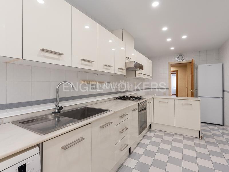 Foto 2c96b42d-24d2-48c7-bf49-cb5f1b5f99d4. Alquiler apartamento exquisito oasis urbano de 4 habitaciones , ubicación privilegiada con encanto moderno y clásico en Valencia