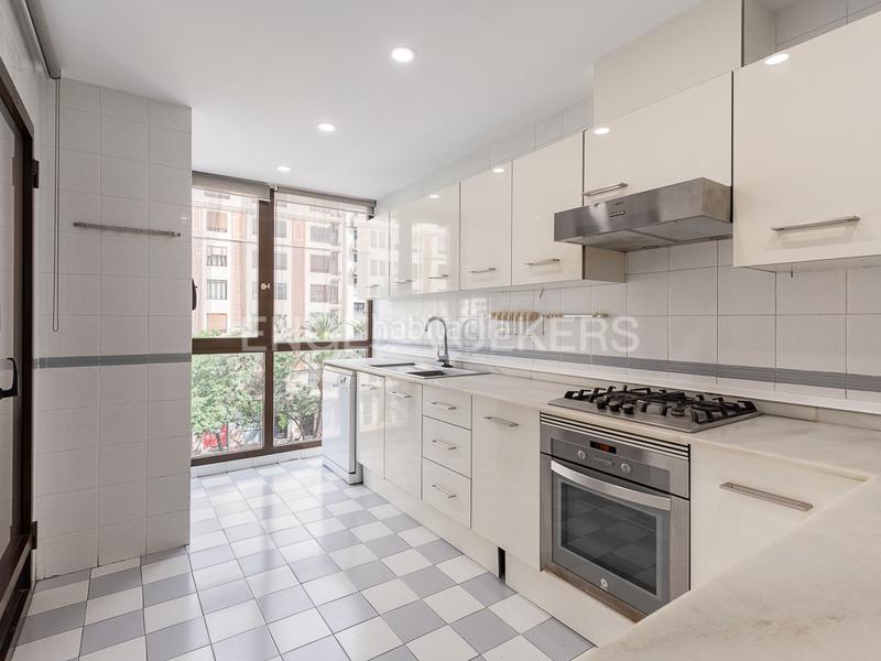 Foto 4f4e4975-582a-4bc9-af2c-21c77483453b. Lloguer apartament amb calefacció aparcament a Russafa Valencia