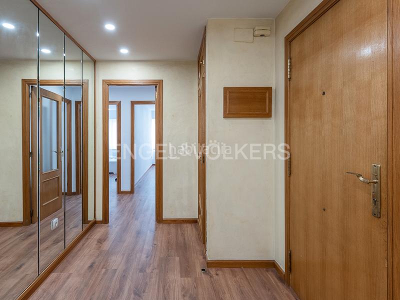 Foto 77ffc7ca-5704-4864-8a96-961bb41a3e50. Location appartement avec chauffage parking dans Russafa Valencia