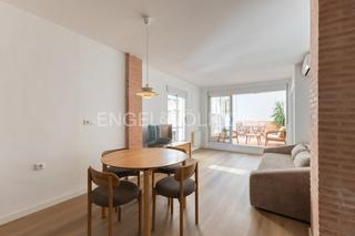 Alquiler Apartamento en Mont Olivet. Acogedor piso con la terraza al lado de rusafa
