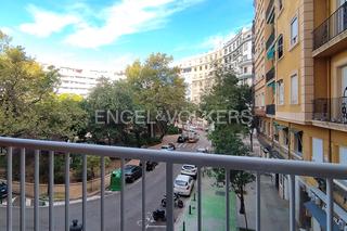 Apartament a La Bega Baixa - Plaza Xúquer. Vivienda de 4 habitaciones y encantadoras vistas en plaza xúquer