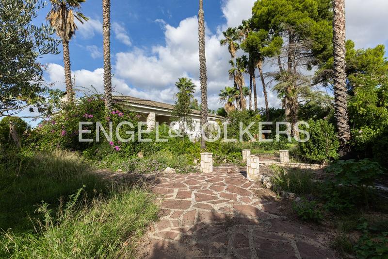 Foto d4d5c68f-9a40-4fde-b877-bcdae9732f68. Casa  con gran parcela en montecañada en La Cañada Paterna