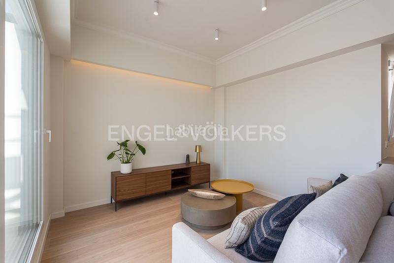 Foto 2d489e63-87b0-48fa-9788-7566e87e98aa. Alquiler apartamento ático con la terraza para corta estancia en Valencia