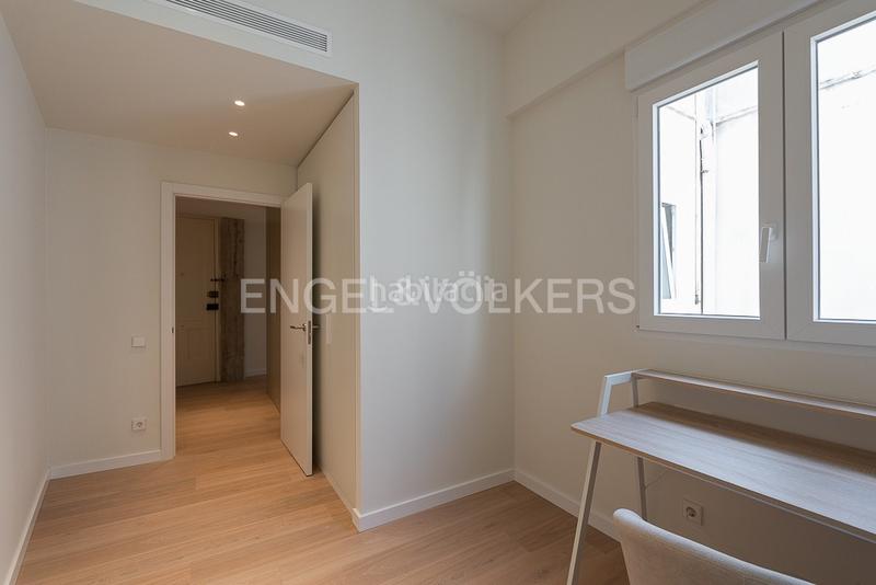 Foto 698413f0-485e-4e33-a885-fe55dbdd6416. Alquiler apartamento ático con la terraza para corta estancia en Valencia