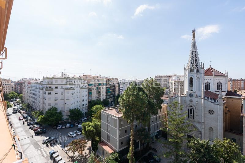 Foto 8e39c4b0-bbf2-4991-a579-11196cfc50c0. Alquiler apartamento ático con la terraza para corta estancia en Valencia