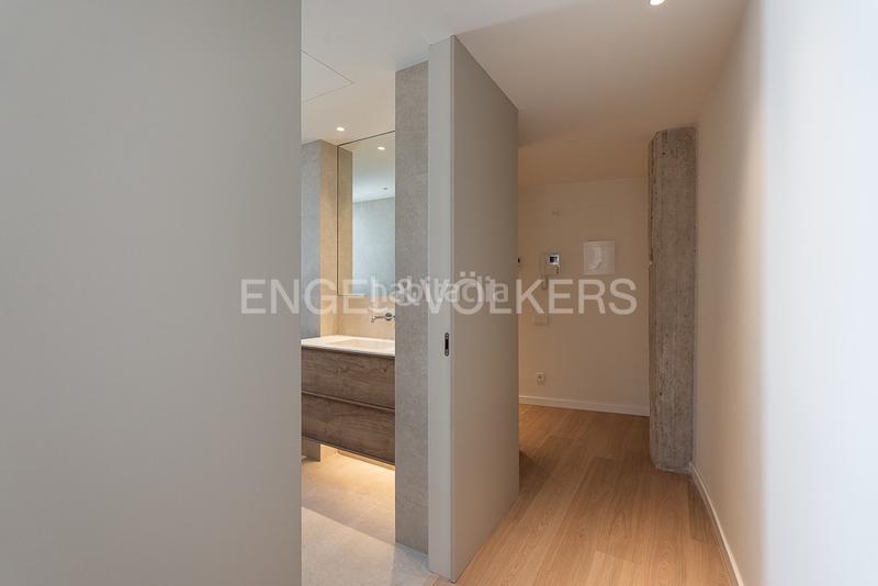 Foto dcbb5cdc-34dd-458c-9897-8940d8eff6bc. Alquiler apartamento ático con la terraza para corta estancia en Valencia