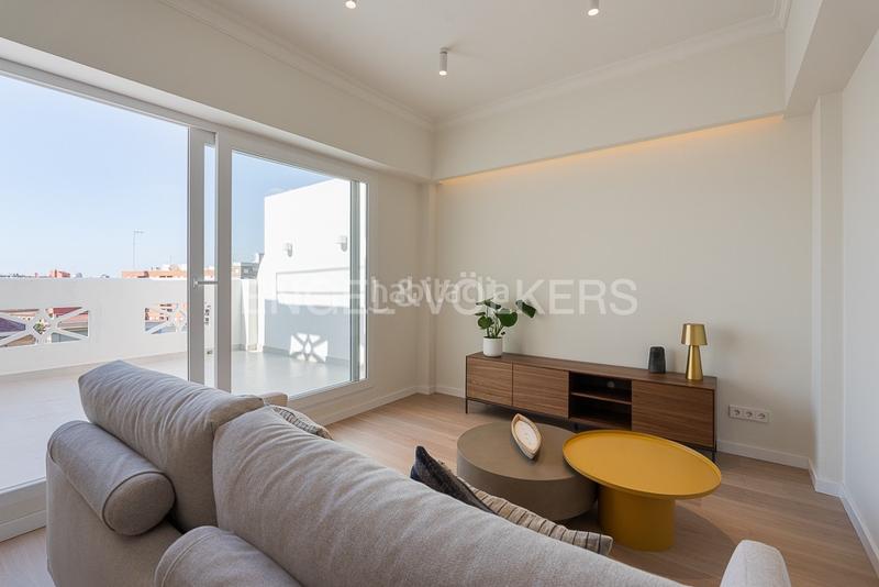 Foto e0054bed-0b1a-4e58-87b3-b6f563195599. Alquiler apartamento ático con la terraza para corta estancia en Valencia