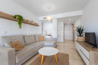 Lloguer Apartament  Carrer pinsà. Apartamento para noviembrejunio con enorme terraza, garaje y pis